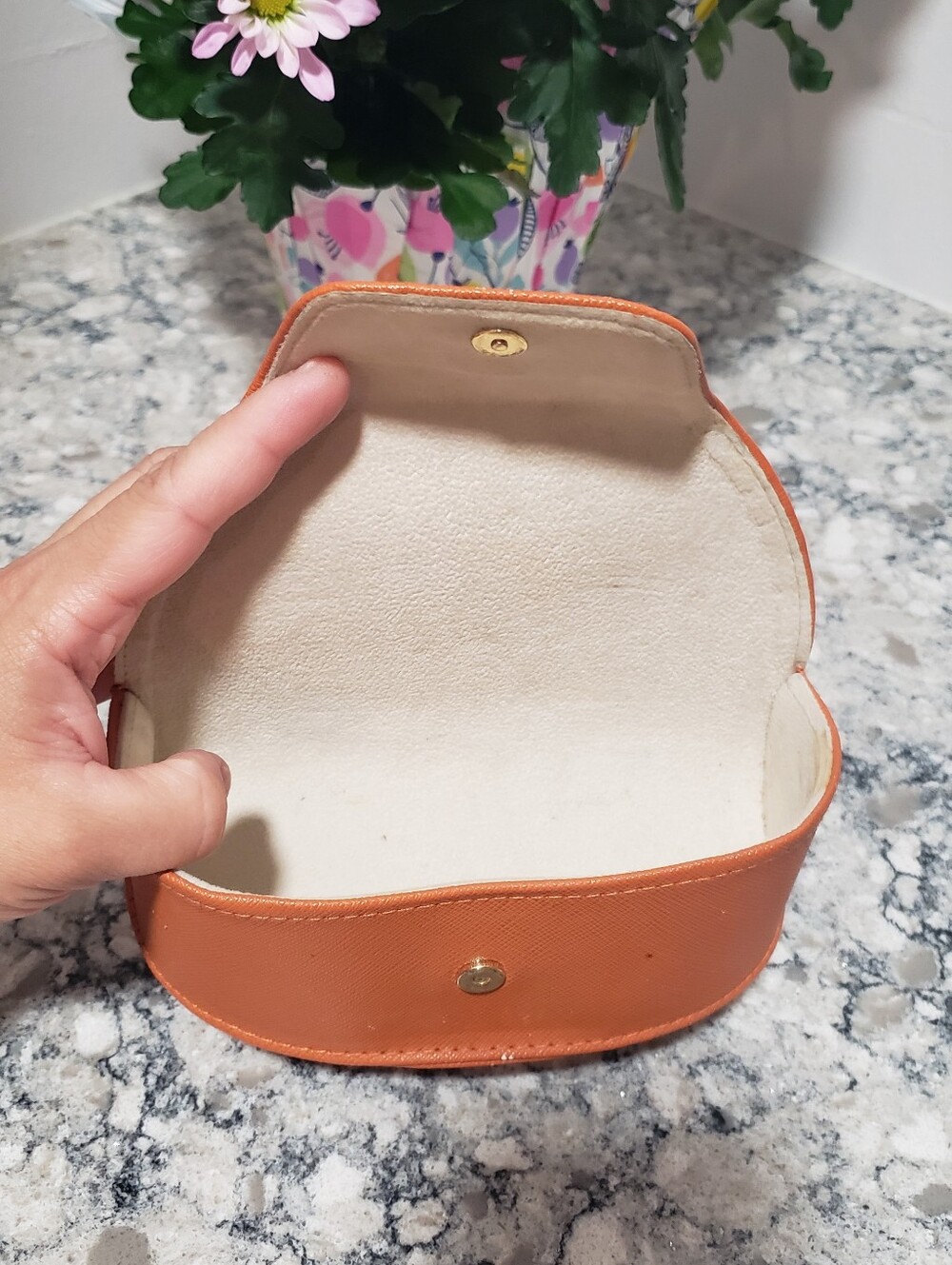 Steve Madden Card Holder With Tory Burch Sunglass Case Bundle - Picture 10 of 11